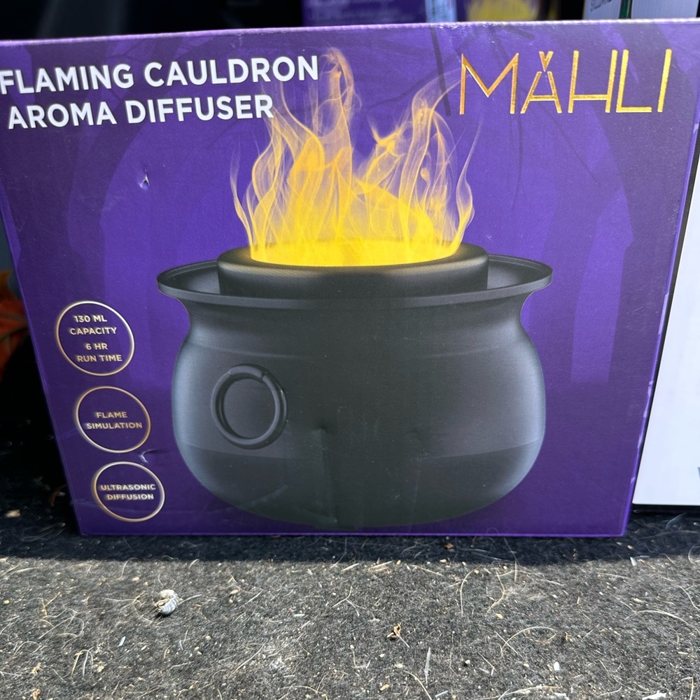 Flaming cauldron diffuser